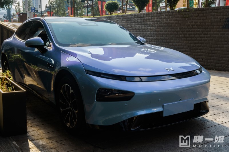 小鹏P7改色幻影月石灰