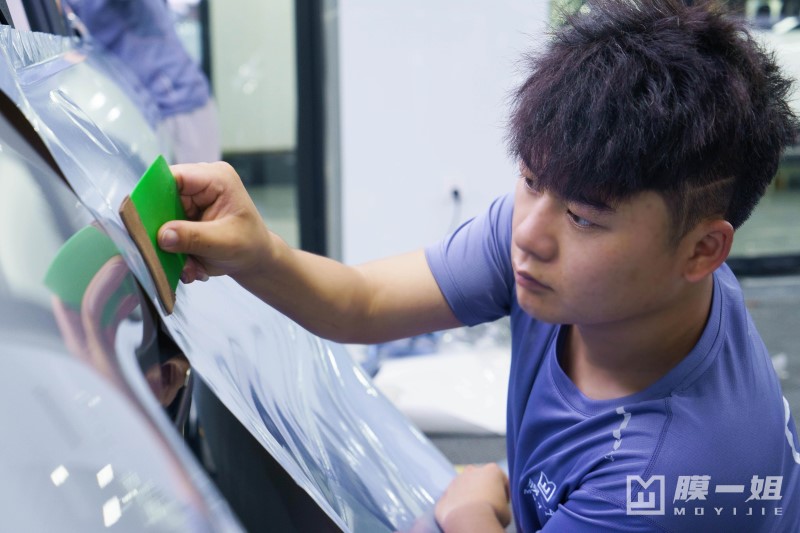 小鹏P7改色幻影月石灰