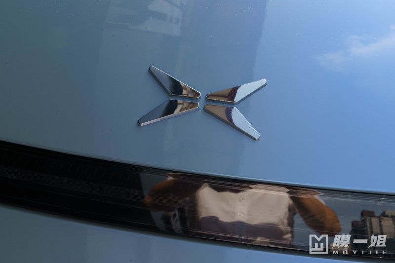 小鹏P7改色幻影月石灰