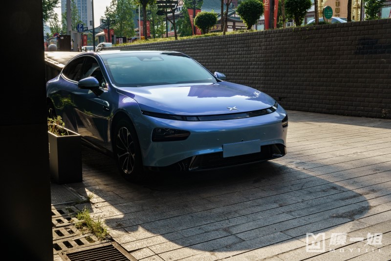 小鹏P7改色幻影月石灰