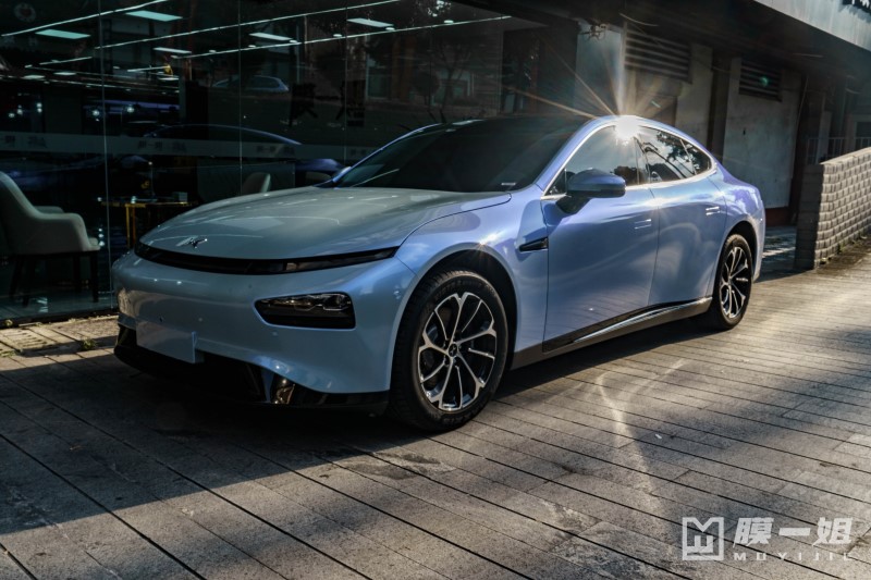 小鹏P7改色幻影月石灰