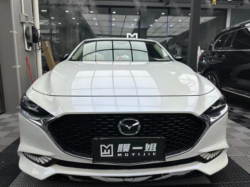 马自达M3改色珍珠白变蓝