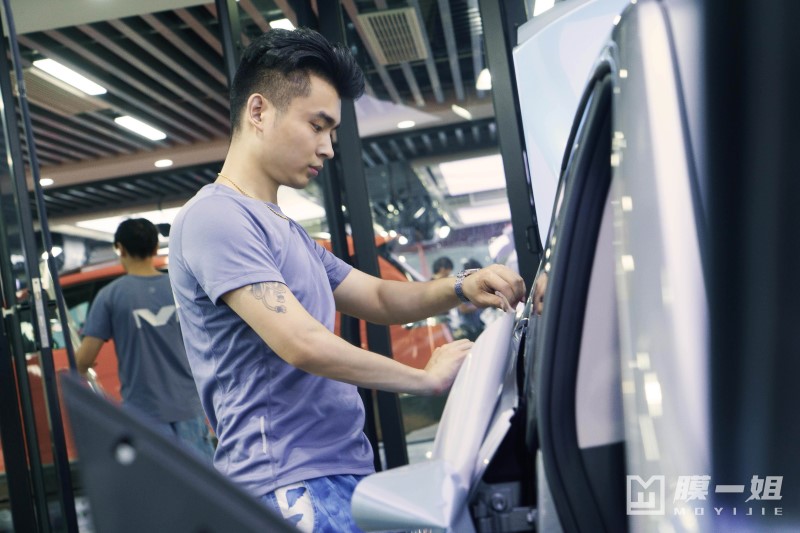 小鹏P7改色幻影月石灰