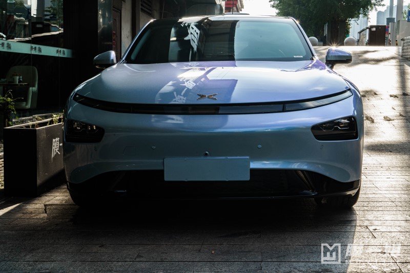 小鹏P7改色幻影月石灰