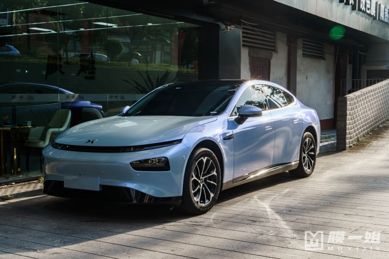 小鹏P7改色幻影月石灰