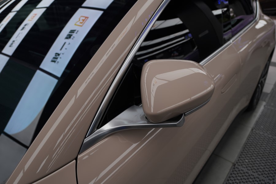 蔚来ET5改色镜空粉