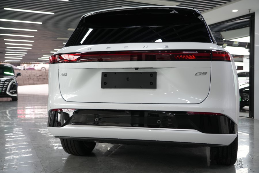 小鹏G9装贴TPU隐形车衣