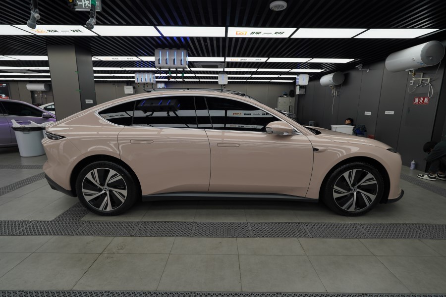 蔚来ET5改色镜空粉