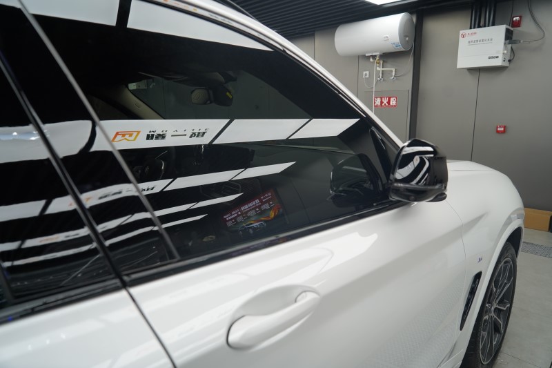 宝马X3装贴隐形车衣