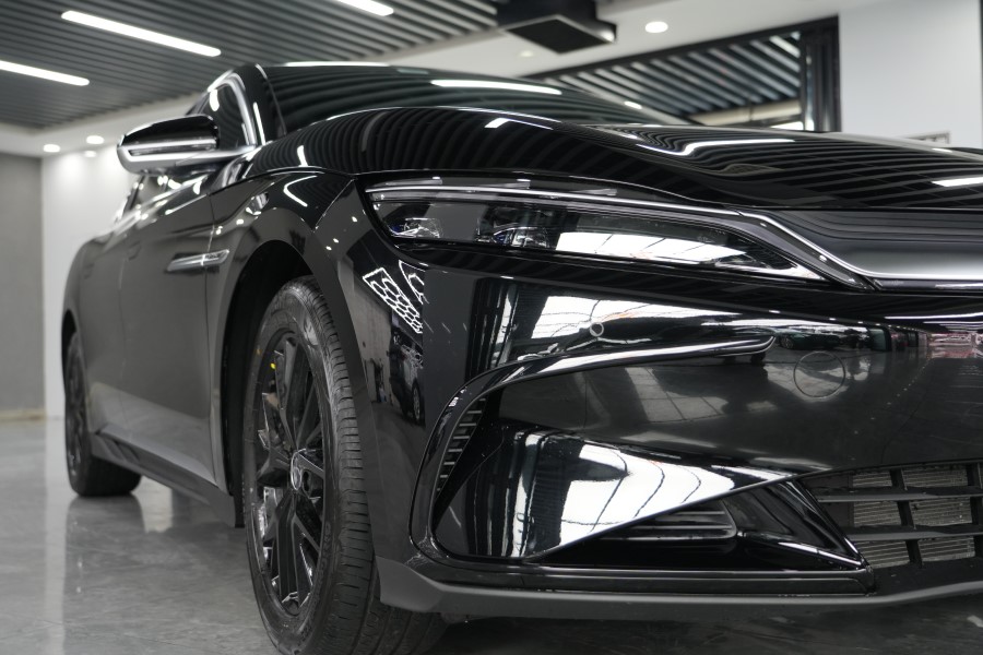 比亚迪汉装贴隐形车衣