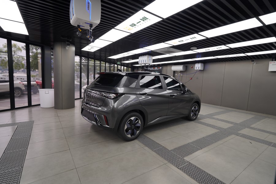 比亚迪EV改色液态金属抢灰