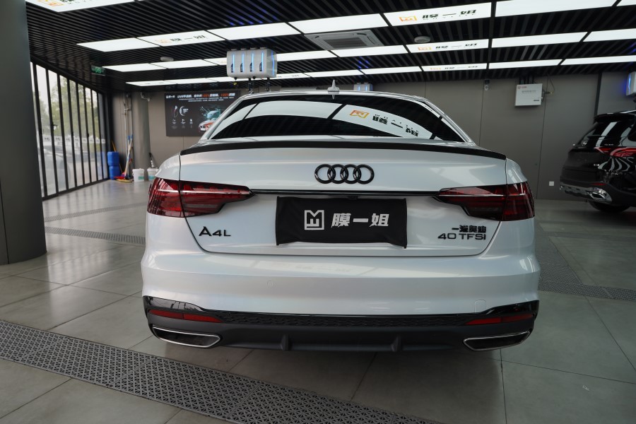 奥迪A4L改色七彩镭射白