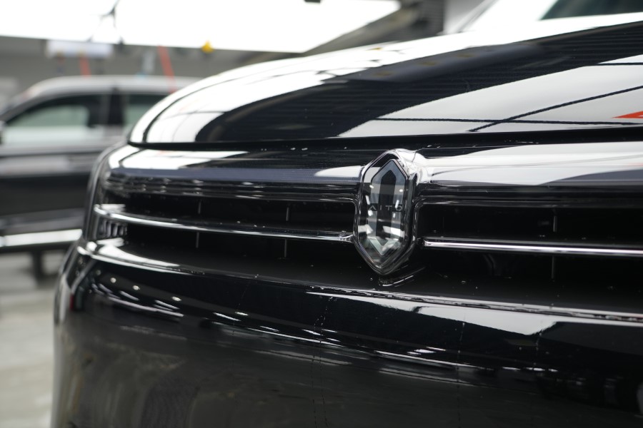 问界M7装贴TPU隐形车衣