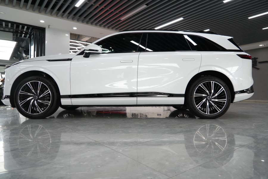 小鹏G9装贴TPU隐形车衣