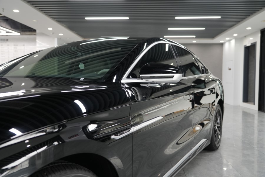 比亚迪汉装贴隐形车衣