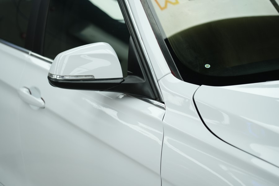 宝马改色珠光白