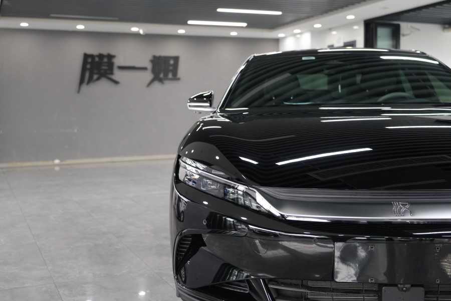 比亚迪汉装贴隐形车衣