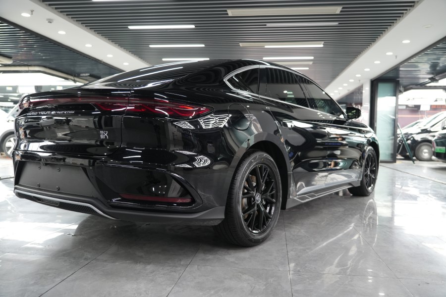 比亚迪汉装贴隐形车衣