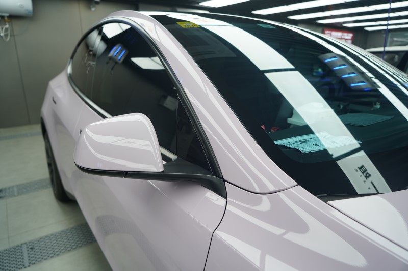 特斯拉MODEL-Y改色樱花粉