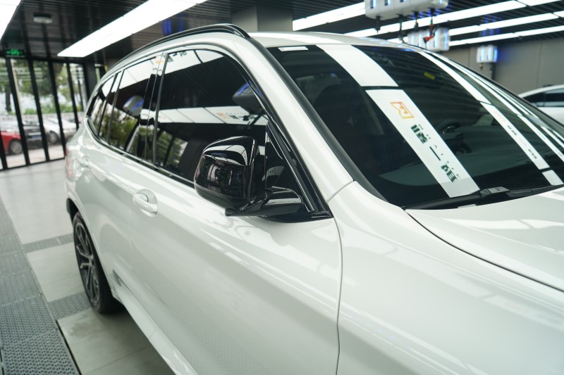 宝马X3装贴隐形车衣