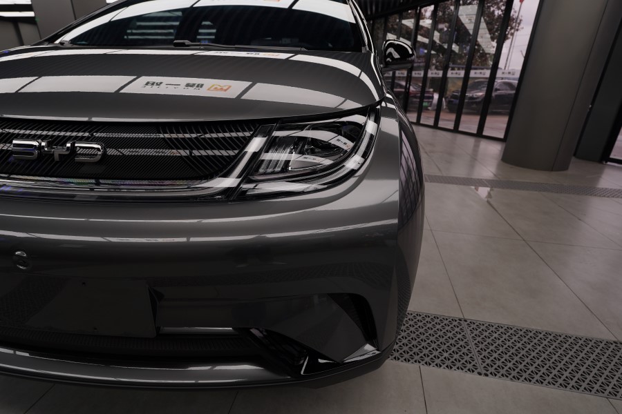 比亚迪EV改色液态金属抢灰