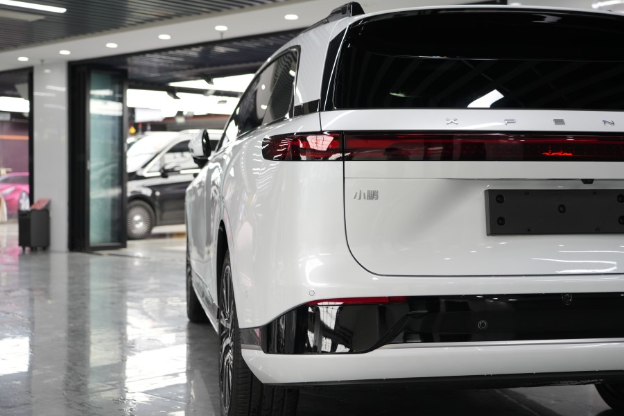 小鹏G9装贴TPU隐形车衣