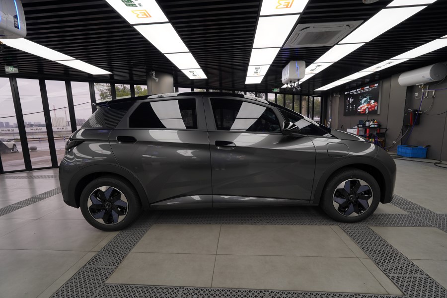 比亚迪EV改色液态金属抢灰