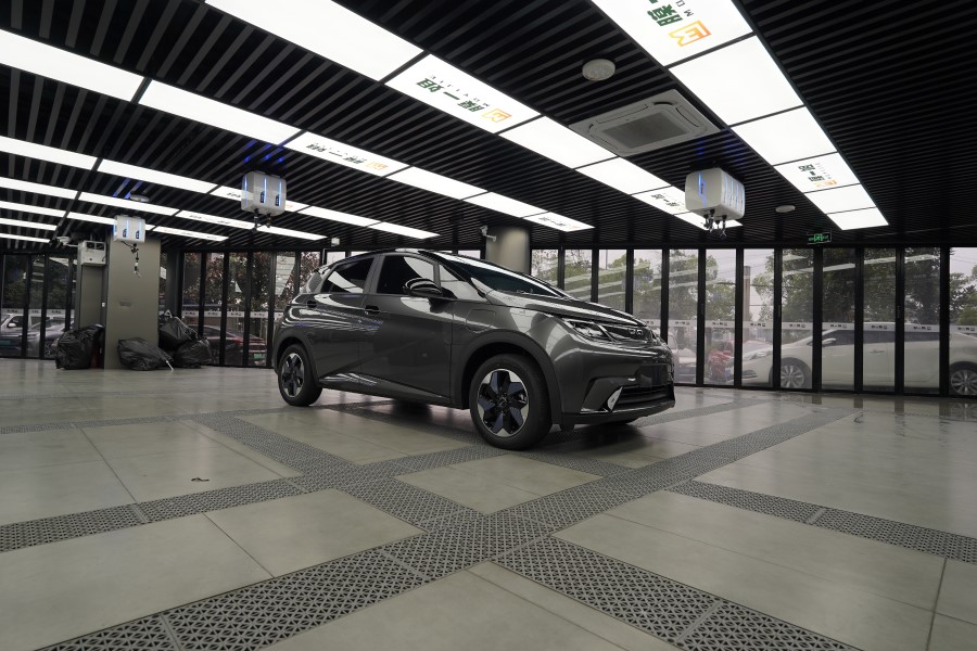 比亚迪EV改色液态金属抢灰