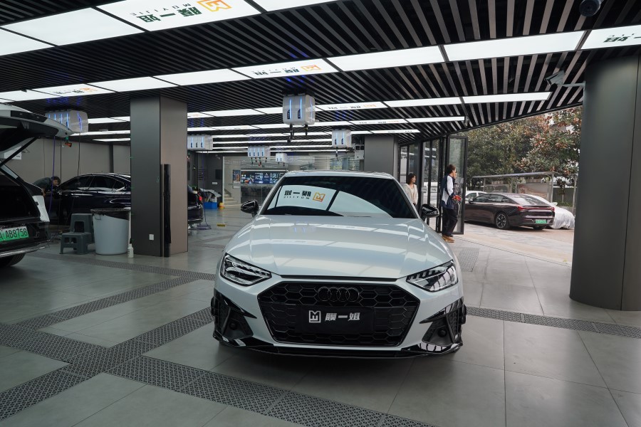 奥迪A4L改色七彩镭射白