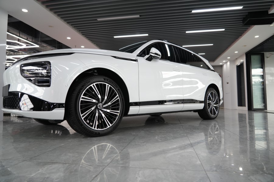 小鹏G9装贴TPU隐形车衣