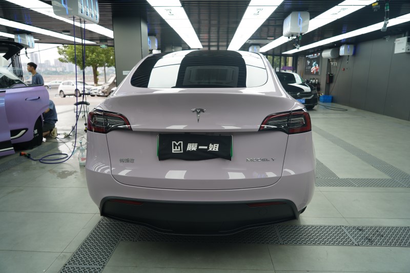 特斯拉MODEL-Y改色樱花粉