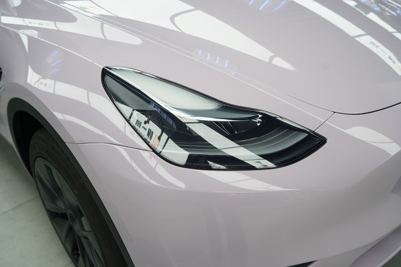 特斯拉MODEL-Y改色樱花粉