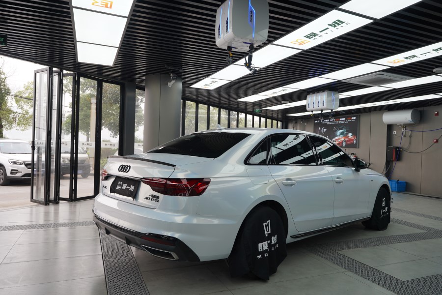 奥迪A4L改色七彩镭射白