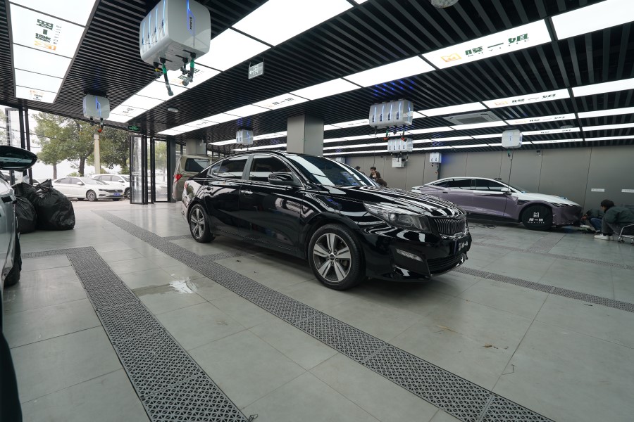 起亚K4改色钢琴黑