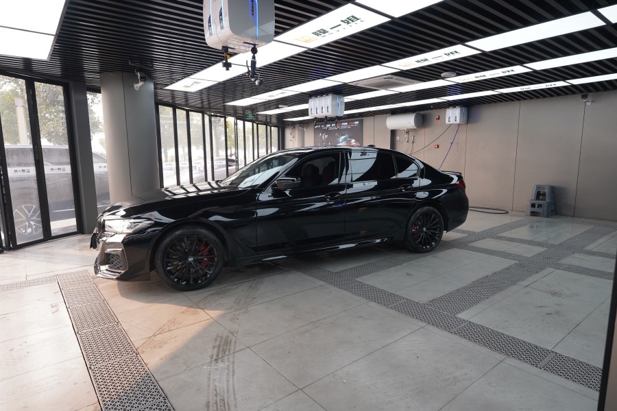 宝马530Li装贴膜一姐隐形车衣