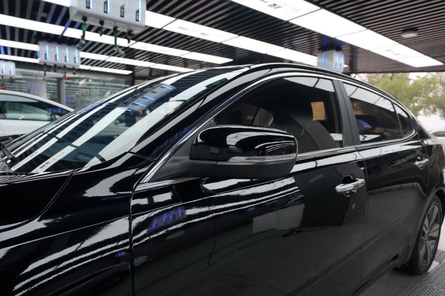 起亚K4改色钢琴黑