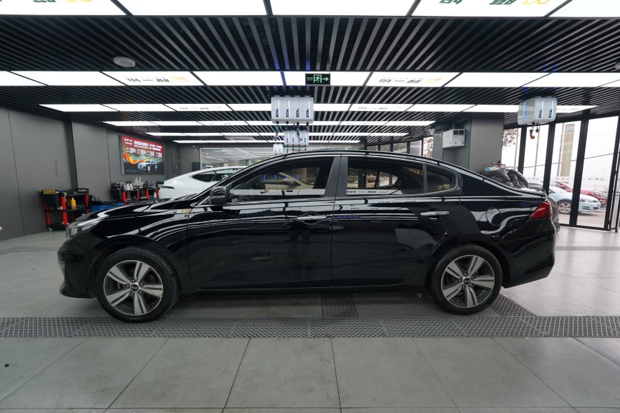 起亚K4改色钢琴黑