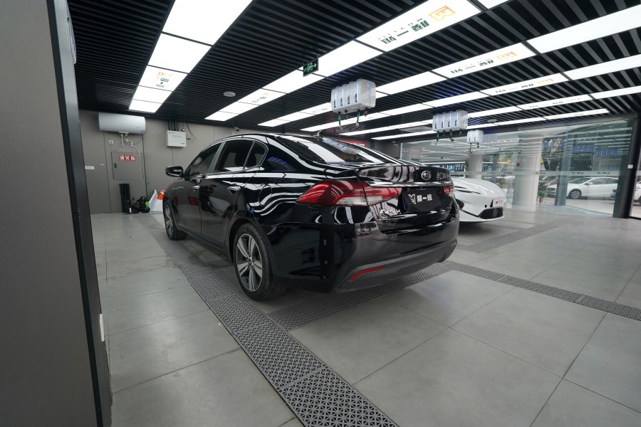 起亚K4改色钢琴黑