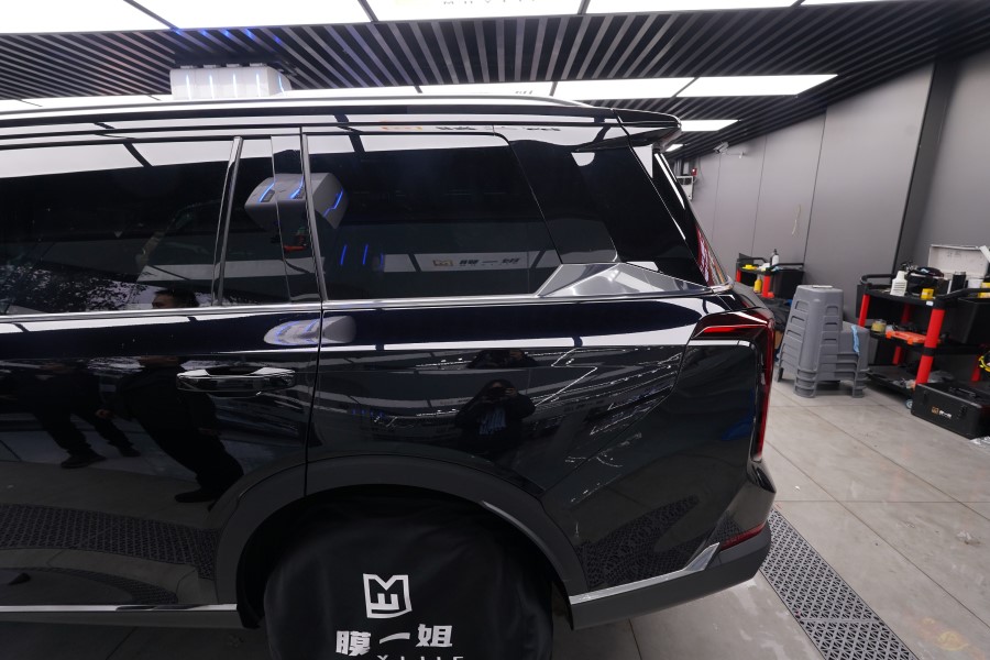 广汽传祺GS8装贴隐形车衣