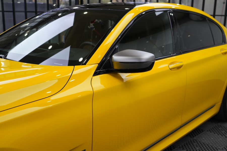 宝马740改色TPU葵花黄