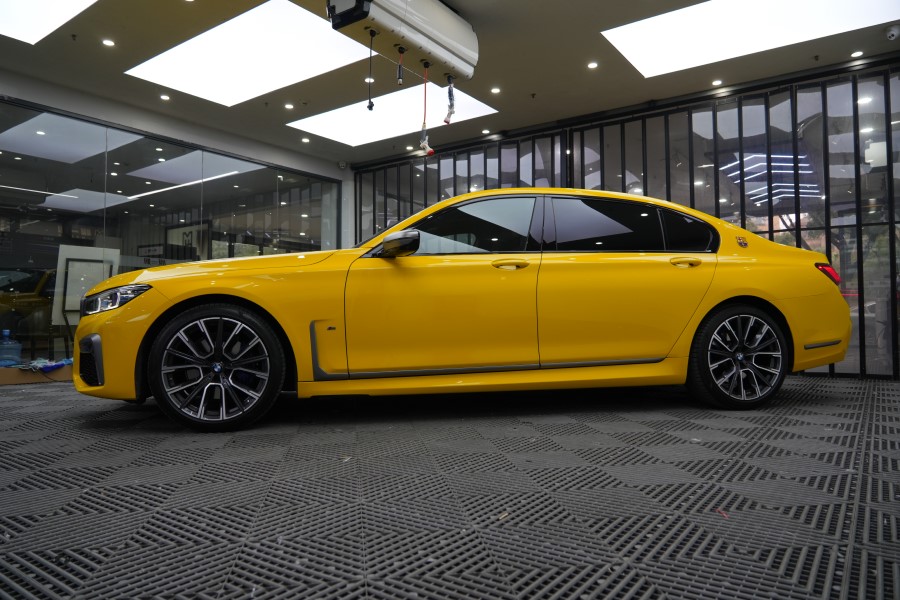 宝马740改色TPU葵花黄