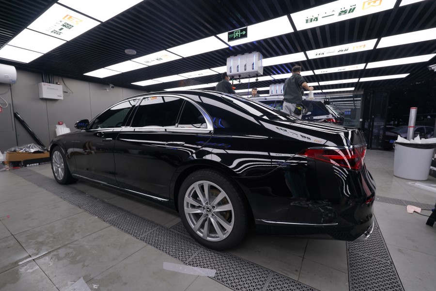 奔驰s400装贴隐形车衣