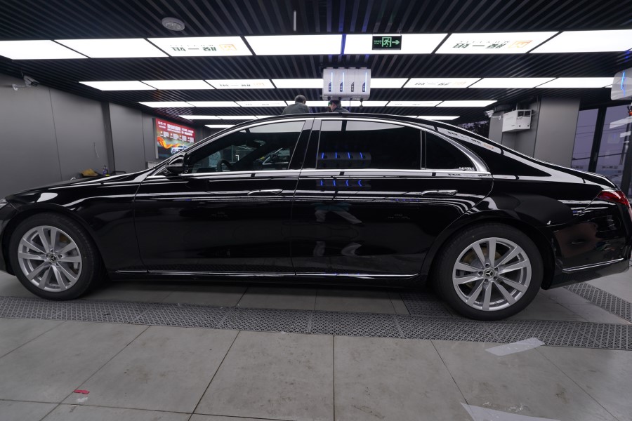 奔驰s400装贴隐形车衣