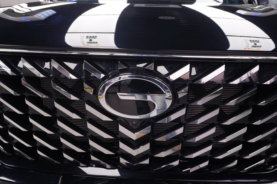 广汽传祺GS8装贴隐形车衣