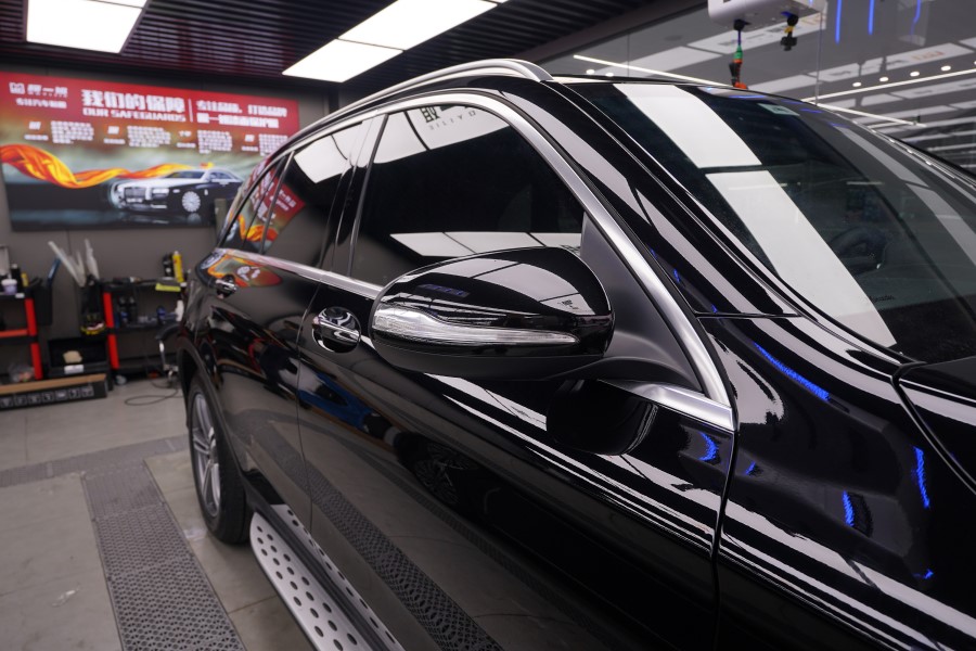 奔驰GLC260L装贴膜一姐隐形车衣