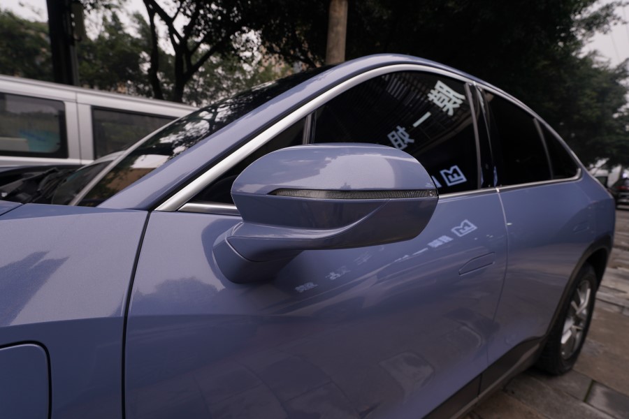 蔚来ec6改色流光蓝