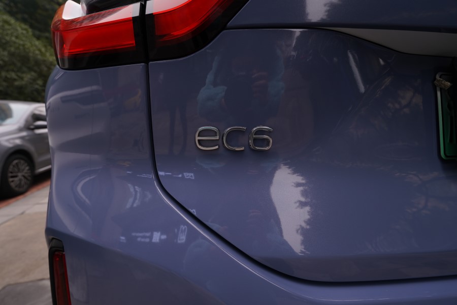 蔚来ec6改色流光蓝