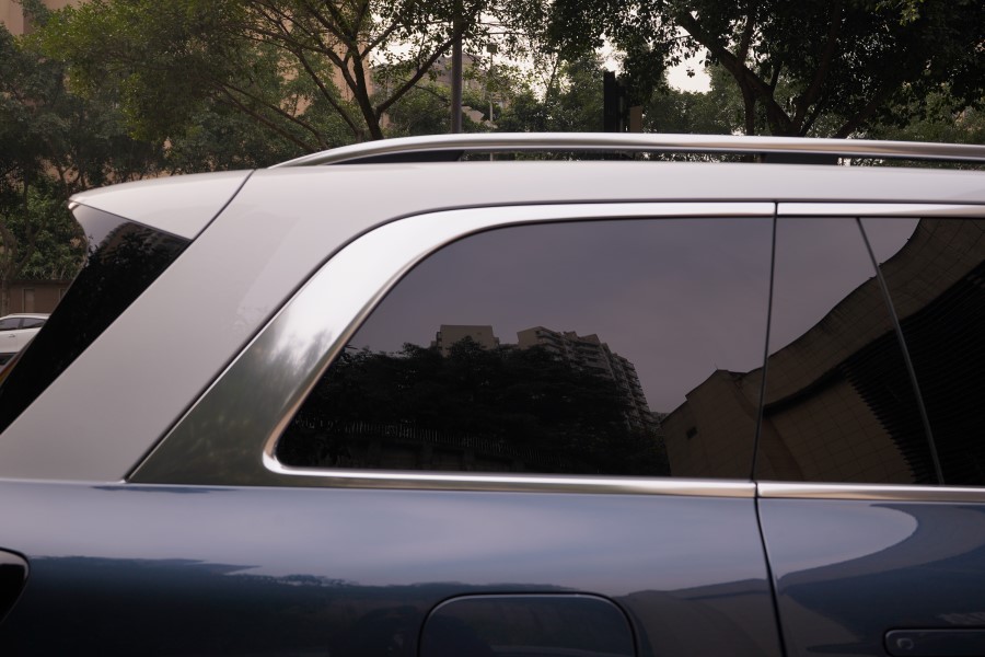 问界M9装贴车衣+改装升级踏板、氛围灯