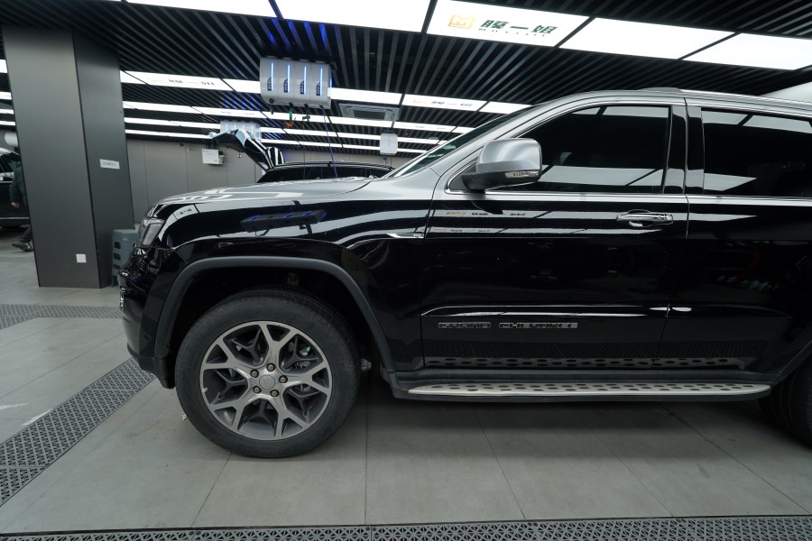 jeep改色钢琴黑＋GT银双拼