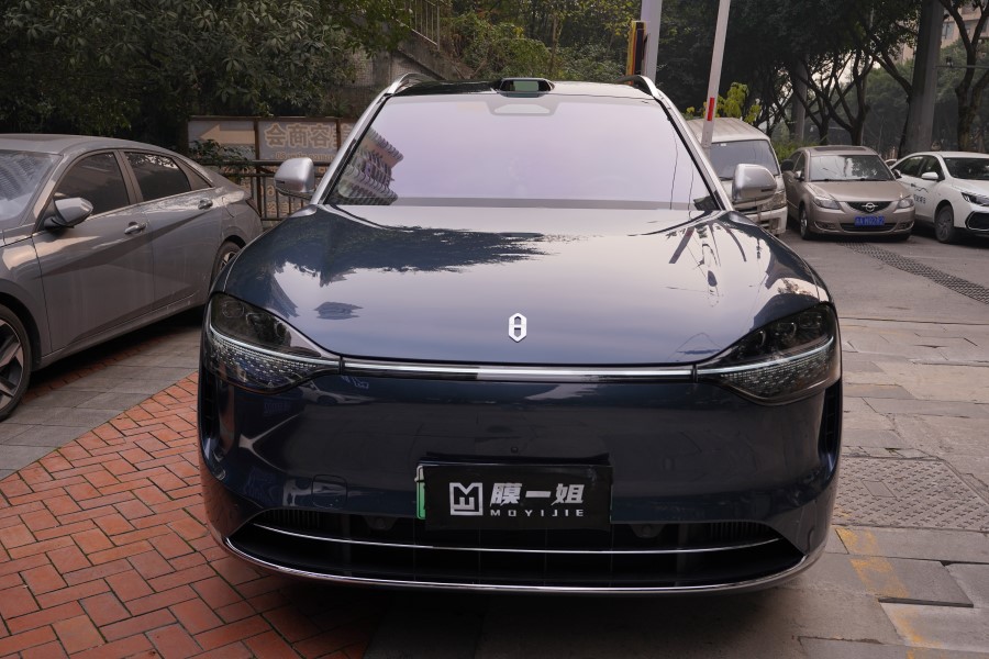 问界M9装贴车衣+改装升级踏板、氛围灯